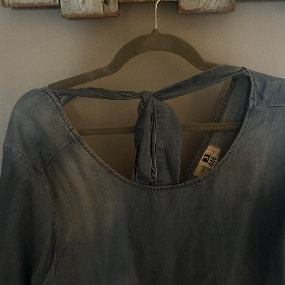 Barely worn, denim dress with fun sleeves!! Size L - Picture 3 of 4